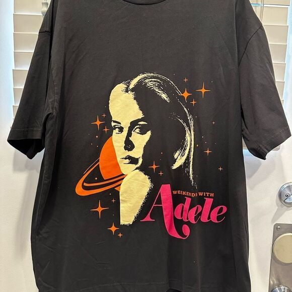 Weekends with Adele Saturn Photo Tee - Picture 2 of 5